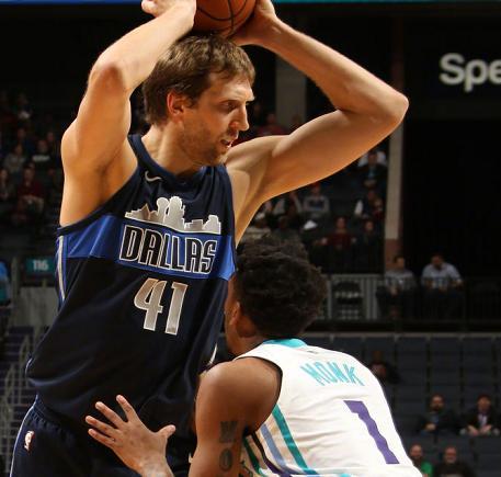 黄蜂鏖战火箭,巴恩斯绝境逆转的简单介绍 黄蜂鏖战火箭,巴恩斯绝境逆转的简单介绍