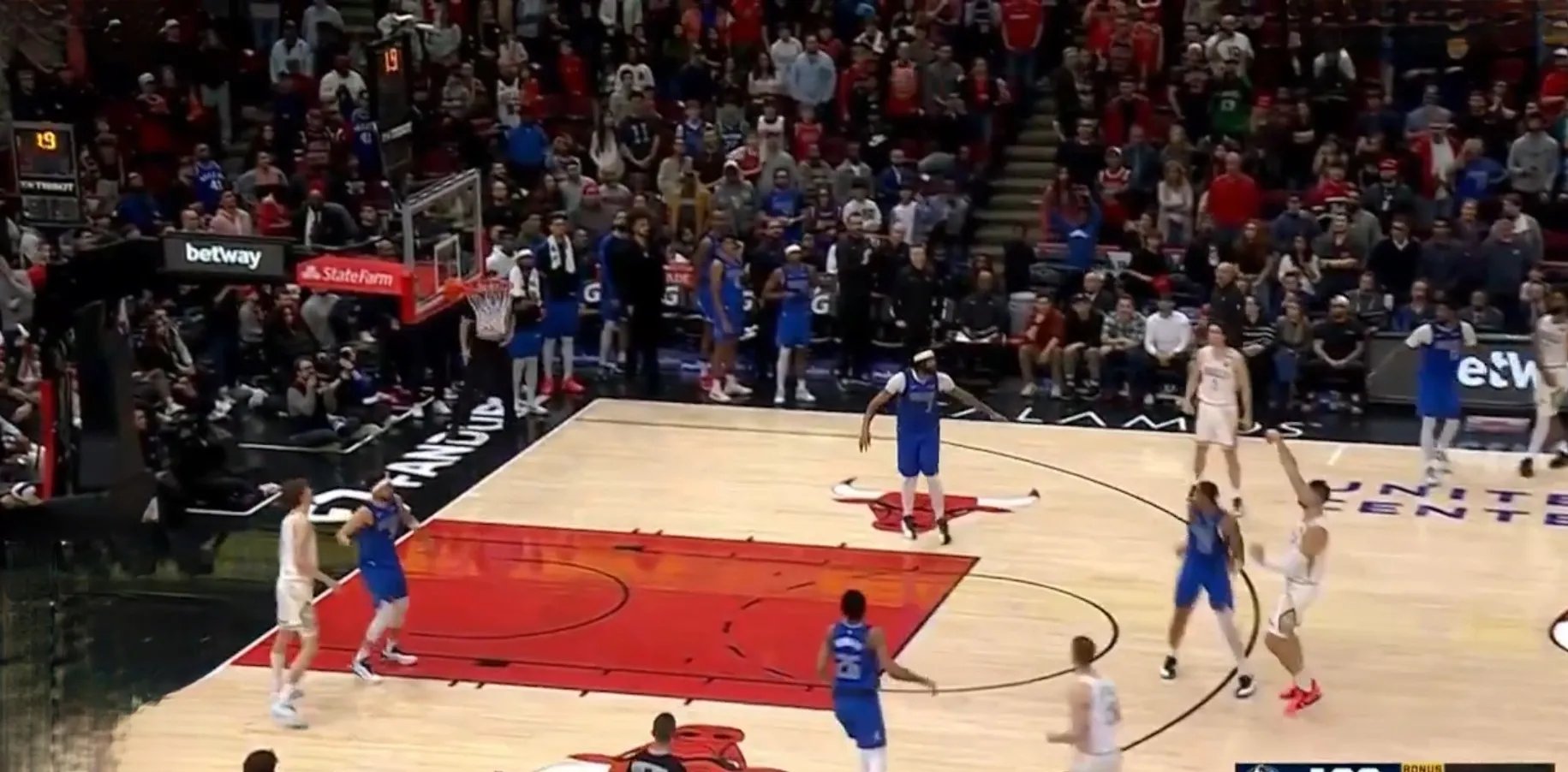 独行侠完胜浙江队，武切维奇扛起全队