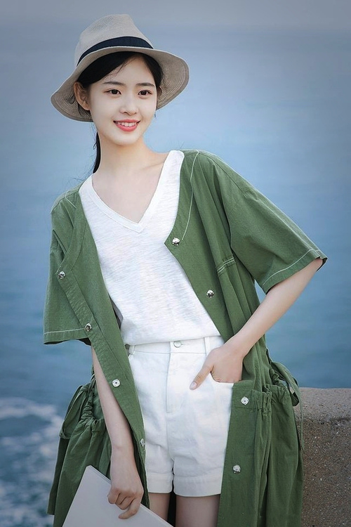 爱游戏官方入口-梅开二度，当伯纳乌的贝林与冰沙王中心的胖虎同时主宰赛场